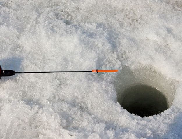 The Best Ice Fishing Fish Finders Reviewed – OutdoorMeta